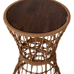 Table d'intérieur/extérieur de style bohème en rotin tressé avec plateau en bois d'acacia - 40 cm (L) x 40 cm (P) x 64 cm (H)