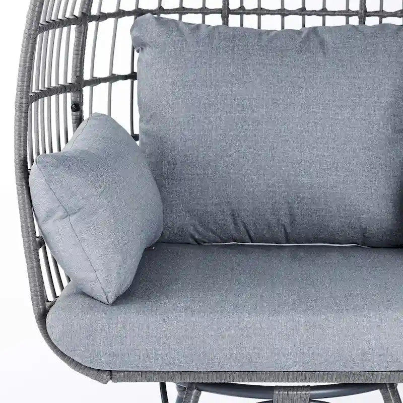 Fauteuil lounge pivotant en résine tressée, usage intérieur/extérieur, avec 4 coussins